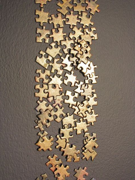 Painted puzzle pieces...would be super cute on Hud's walls.  How would I attach them w/o destroying the wall?!? Homedecoration Ideas, Perete Accent, Puzzle Decor, Peisaj Abstract, Design Ložnic, Toy Room, Metal Tree Wall Art, Soyut Sanat Tabloları, Metal Tree