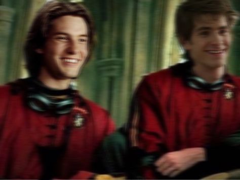 Remus And James, Remus Lupin Young, Young Remus Lupin, Muraders Era, Quidditch Harry Potter, Quidditch Uniform, Hogwarts Shifting, Young Sirius Black, Marauders Aesthetic