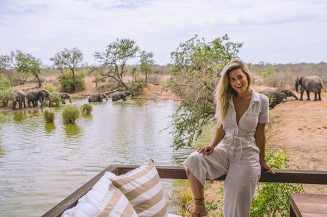 What to Wear on Safari in South Africa - The Road Les Traveled South Africa Style Outfits, Safari Honeymoon Outfit, Game Drive Safari Outfits Women, Safari Looks Women, Kenya Outfits, What To Wear On Safari, Safari Outfit Women, Africa Safari Photography, Africa Safari Clothes