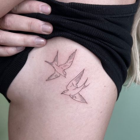 Geometric Swallow Tattoo, One Line Swallow Tattoo, Fineline Sparrow Tattoo, Swallow Bird Tattoo Fine Line, Bird Line Work Tattoo, Minimalist Swallow Tattoo, Pair Of Birds Tattoo, Fine Line Birds Tattoo, Song Sparrow Tattoo