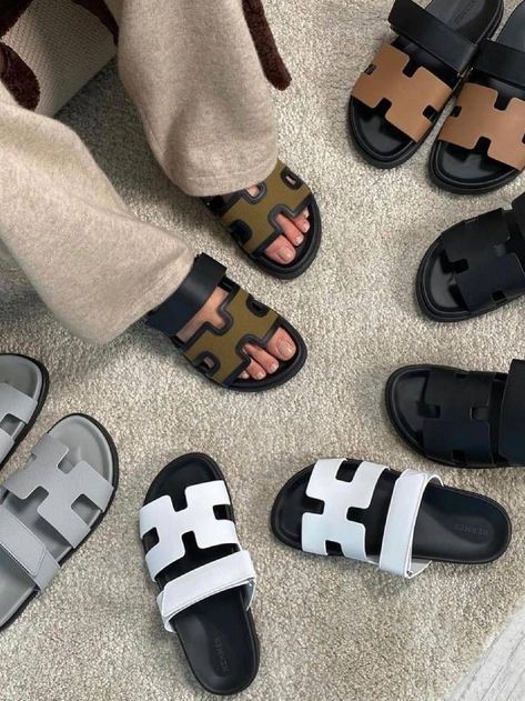 Chunky Leather Sandals, Women Slippers Fashion, Woven Leather Sandals, Pretty Sandals, Strappy Platform Sandals, Simple Sandals, Flip Flops Style, Shoes Outfit Fashion, Fashion Slippers