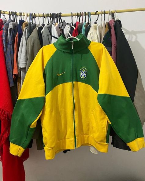 Brasil Jacket, Brazil Clothes, Brazil Hoodie, Outfit Inspo Green, Photographie Indie, Random Clothes, Retro Nike, Outfits Vintage, Soccer Outfits