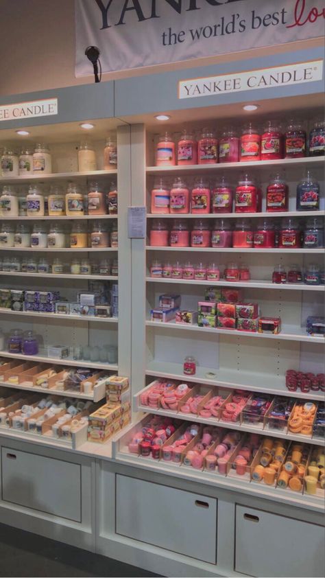 Aesthetic Yankee Candle, Candle Collection Aesthetic, Candle Store Aesthetic, Candle Shop Aesthetic, Yankee Aesthetic, Yankee Candle Aesthetic, Candle Collage, Yankees Aesthetic, Girly Candles