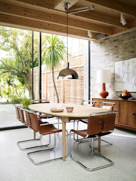 Breuer Chair, Dining Interior, London Townhouse, Eclectic Interior Design, Living Room Arrangements, Dining Design, Retro Living Rooms, Sleek Kitchen, Rear Extension