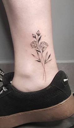 Ankle Tattoo For Girl, Wörter Tattoos, Ankle Tattoos For Women, Bff Tattoos, Delicate Tattoo, Rosen Tattoo, Tattoo Ideas Female, Tattoo Feminina, Female Tattoo