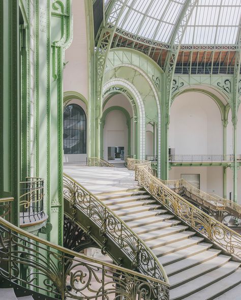 Le Grand Palais, Paris, FR / Chatillon Architectes Italian Farm, Grand Palais Paris, Curved Bed, Chief Architect, Farm Buildings, Summer Games, Champs Elysees, Grand Palais, City Apartment