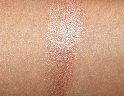 MAC Unsung Heroes: Honey Lust Eye Shadow - Makeup and Beauty Blog Makeup Vanity Decor, Mac Beauty Products, Cosmetic Inspiration, Foundation Swatches, Maybelline Color Tattoo, Glitter Shadow, Eyeshadow Quad, Waterproof Eyeshadow, Budget Beauty