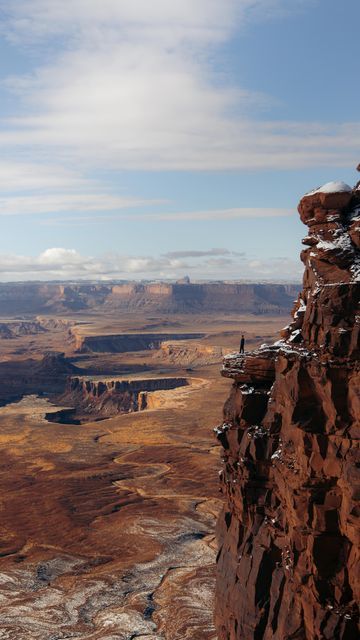 MARCO | TRAVEL + ADVENTURE 🌍 on Instagram: "Add these 5 viewpoints to your Southern Utah bucket list 🏜️👇🏻 . 📍Moonscape Overlook, located near Hanksville, this is in my opinion the most spectacular viewpoint in Southern Utah. Sunset and sunrise from there are just magical and you will feel like you are on the moon. . 📍Marlboro Point, located near Dead Horse Point State Park, is a hidden gem that will require you to drive on a dirt road (4x4 is absolutely required here) until you arrive to this incredible viewpoint that overlook a part of the Dead Horse Canyon. The best part is that most likely you will be the only person there. . 📍Green River Overlook, located in Canyonlands National Park is a spectacular viewpoint accessible through a short hike from the parking spot. The hike is qu Utah Sunset, Utah Bucket List, Sunset And Sunrise, Dead Horse Point State Park, A Short Hike, Instagram Add, Canyonlands National Park, Parking Spot, Green River