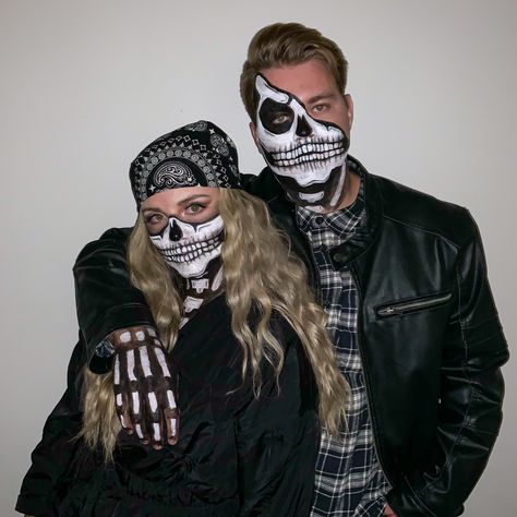 Couple Skull Costume, Skeleton Halloween Costume Couple, Couple Halloween Costumes Skeleton, Couples Skeleton Makeup, Skeleton Bride And Groom Costume, Skeleton Costume Couples, Couple Skeleton Makeup, Skeleton Makeup Couple, Couple Scary Halloween Costumes