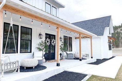 Apartment Decoration, Farmhouse Inspiration, Black Windows, Farmhouse Exterior, Wood Stain, Farmhouse Style House, Farmhouse Homes, House Goals, Dream House Plans