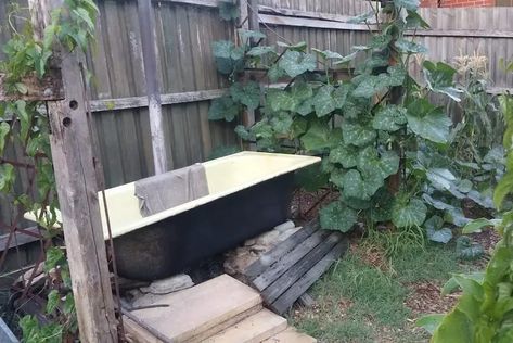 Outside Bathtub, Bath Outside, Garden Bathtub, Diy Stock Tank, Old Bathtub, Diy Hot Tub, Tattoo Plant, Outdoor Bathtub, Cast Iron Bathtub