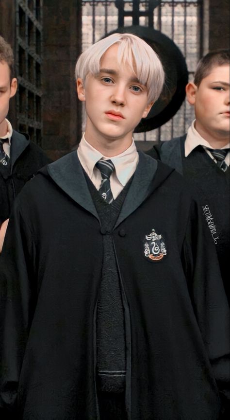 Drako Malfoy, Draco Malfoy Hot, Draco Malfoy Imagines, Harry Draco, Draco Malfoy Aesthetic, Lucius Malfoy, Tom Felton Draco Malfoy, Desenhos Harry Potter, Harry Potter Draco Malfoy