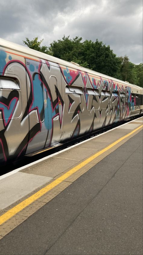 Graffiti On Trains, Graffiti Pieces, Graffiti Inspiration, Train Graffiti, Graffiti Piece, Love Graffiti, World On Fire, Street Graffiti, Edgy Wallpaper