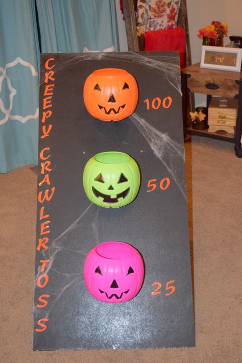 Creepy Crawler Toss Halloween Carnival Game | Redhead Stepmom Halloween Carnival Game, Halloween Carnival Games, Décoration Table Halloween, Sac Halloween, Halloween Block Party, Soirée Halloween, Fun Halloween Party Games, Halloween Party Activities, Fun Halloween Games