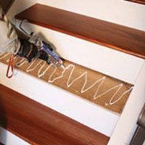 Staircase makeover. Use construction adhesive to secure each tread. Get the best modern staircase ideas including stairs and painted stairs for your home at extremehowto.com Redo Stairs, Diy Staircase Makeover, Carpeted Stairs, Vstupná Hala, Stair Makeover, Diy Staircase, Stairs Makeover, Escalier Design, Staircase Remodel