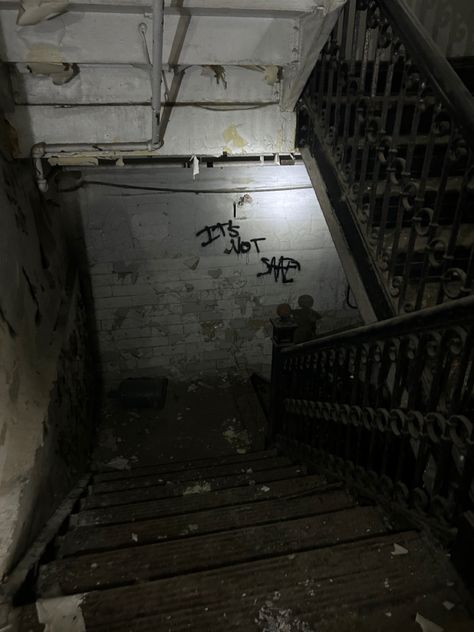 exploring abandoned places Scary Abandoned Places Aesthetic, Abandoned Places Creepy Dark, Abandoned Places Aesthetic Night, Scary Places Aesthetic, Creepy Alleyway, Creepy Building, Abandoned Places Aesthetic, Eerie Background, Creepy Abandoned Places