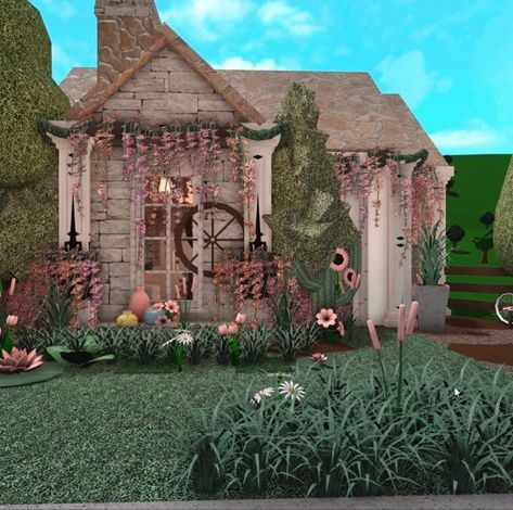 Cute House Design Bloxburg, Aesthetic Cottage Bloxburg, Pinterest Bloxburg Houses, Mini Bloxburg House Exterior, Bloxburg Home Inspo Exterior, Plant Bloxburg House, Bloxburg House Builds Cottage Core, Bloxburg Cottage House Ideas One Story, Unique Bloxburg Houses Exterior