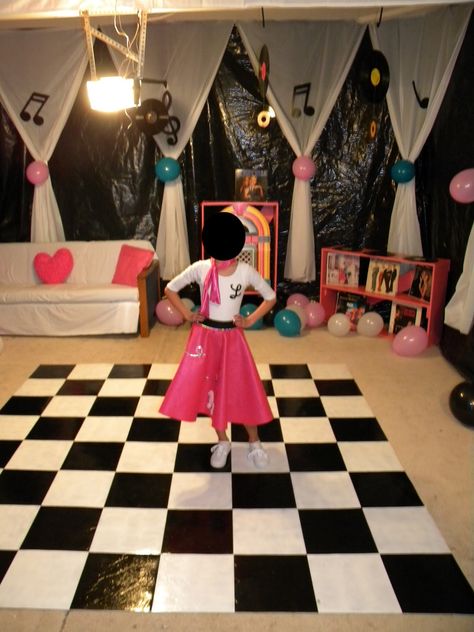 1950s Party Ideas, Grease Themed Parties, Grease Theme, Fifties Party, 50s Sock Hop, Grease Party, 50s Theme Parties, Sock Hop Party, Diner Party