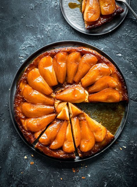 For this classic recipe, a puff pastry base is topped with pears and caramel. It’s sure to give some French flavour to any dinner party. Pear Tarte, Pear Tarte Tatin, Tarte Tatin Recipe, Caramel Pears, Roasted Pear, Pear Tart, Delicious Magazine, Artisan Food, Sweet Pie