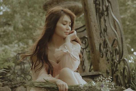 #EverydayKath 🌾 . Kathryn Bernardo 🌟 Kathryn Bernardo Photoshoot, Kathryn Bernardo Outfits, Cottage Core Photoshoot, Pre Debut Photoshoot, Prenup Photos Ideas, Fairytale Photoshoot, Debut Photoshoot, Fairy Photoshoot, Debut Ideas