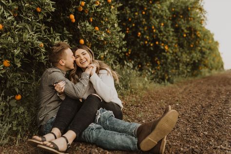 Orange Grove Photoshoot, Photo Ideas Casual, Casual Engagement Pictures, Couples Photoshoot Poses, Orange Groves, Engagement Session Posing, Arizona Engagement, Fun Engagement Photos, Orange Grove