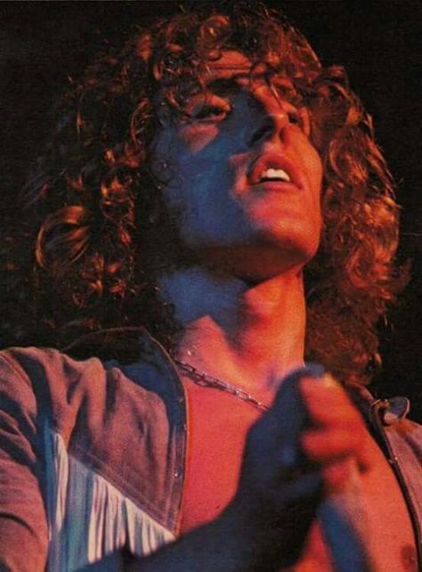 Roger Daltrey 70s, Gender Presentation, Rock Vibes, Handsome Devil, Rock And Roll History, Woodstock 1969, Behind Blue Eyes, Roger Daltrey, Pete Townshend