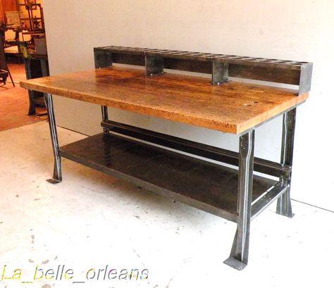 Beautiful vintage work bench Vintage Work Bench, Workbench Kitchen, Metal Work Bench, Industrial Island, Wood Workbench, Diy Industrial Furniture, Industrial Workbench, Vintage Industrial Decor, Industrial Design Furniture