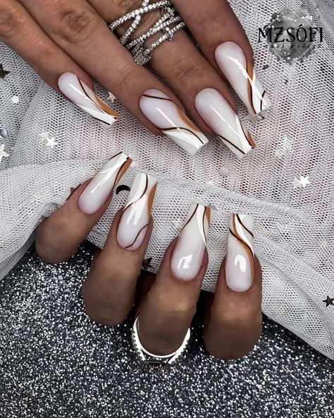 White With Brown Nails, Fall Themed Nails Acrylic Coffin, Autumn Nails White, Elegant Gel X Nails, Dark Skinned Nails, Brown White And Gold Nails, White And Cream Nails, White And Brown Nails Design, Prolecni Nokti