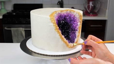 Gem Cake, Cake Band, Geode Cake Wedding, Sweet Pies, Geode Cake, Crystal Cake, Layer Cake Recipes, Cake Inspo, Candy Cake