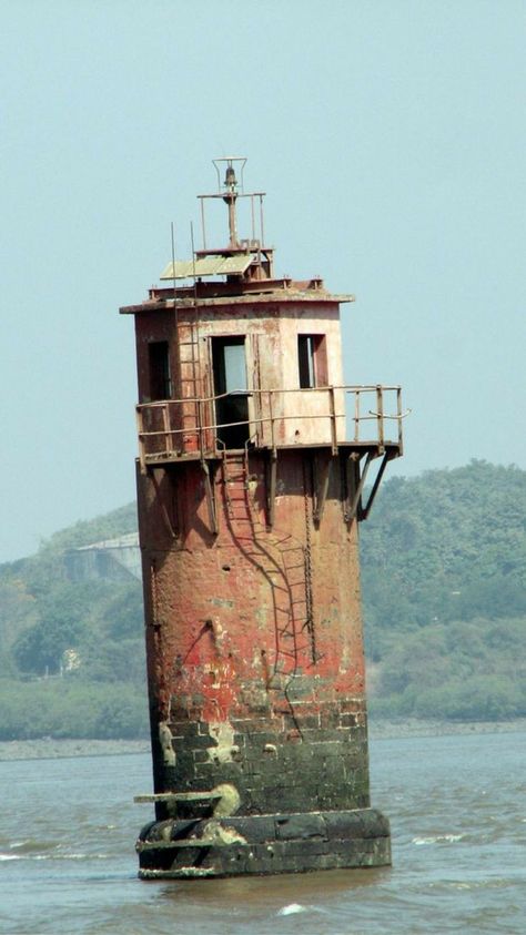 Abandoned Lighthouse, Lighthouse Pictures, Light Houses, Mumbai Maharashtra, Terraria, Arte Inspo, Mumbai India, Urban Sketching, Environment Design