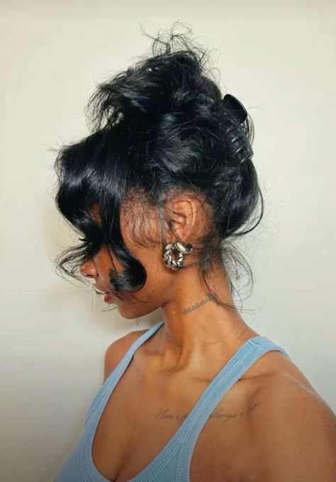 Messy Ponytail Black Women, Claw Clip Silk Press, Silk Press Updo Hairstyles, Black Women Silk Press Natural Hair, Pressed Natural Hair, Silk Press Natural Hair, Natural Curls Hairstyles, Natural Hair Styles Easy, Hair Laid