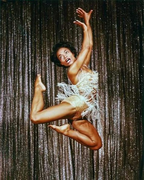 Eartha Kitt  dancing Nia Long, Vintage Diner, Eartha Kitt, Oh My Goddess, Belle Blonde, Maria Callas, Vintage Black Glamour, Tilda Swinton, Foto Vintage