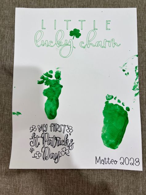 My first St. Patrick’s Day St. Patrick's Day Diy, Baby Art Projects, Baby Activities, Baby Painting, Felt Board, Baby Art, Baby Milestones, Baby Crafts, Infant Activities