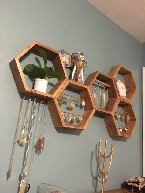 Rustic Jewelry Storage, Diy Jewelry Shelf, Wood Projects Jewelry Holder, Diy Boho Jewelry Holder, Boho Jewelry Storage, Boho Jewelry Organizer, Jewelry Organizer Wood, Diy Wood Jewelry Holder, Wood Organizer Diy