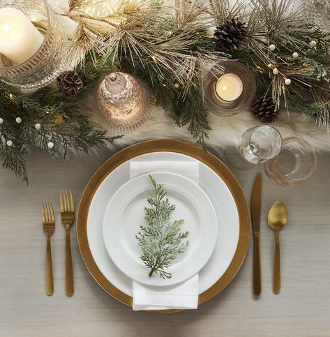 Luxe Dining Room, Cedar Garland, Table For Christmas, Neutral Holiday Decor, Feasting Table, Christmas Dining Table, Deco Table Noel, Christmas Tray, Holiday Mantel