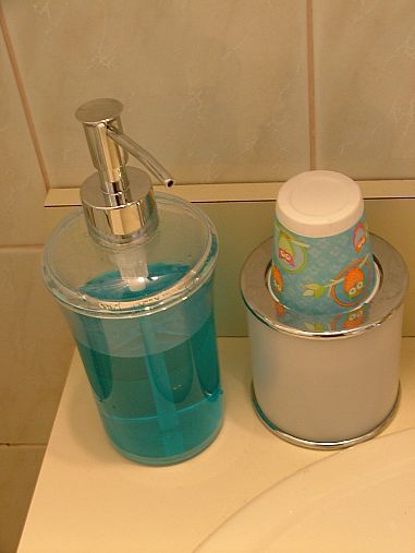 For kids' bathrooms, except not disposable cups :) Mouthwash Dispenser Ideas, Diy Mouthwash, Mouthwash Dispenser, Kids Bathrooms, Bath Inspiration, Glass Soap Dispenser, Under Sink Organization, Boys Bathroom, Bathroom Idea