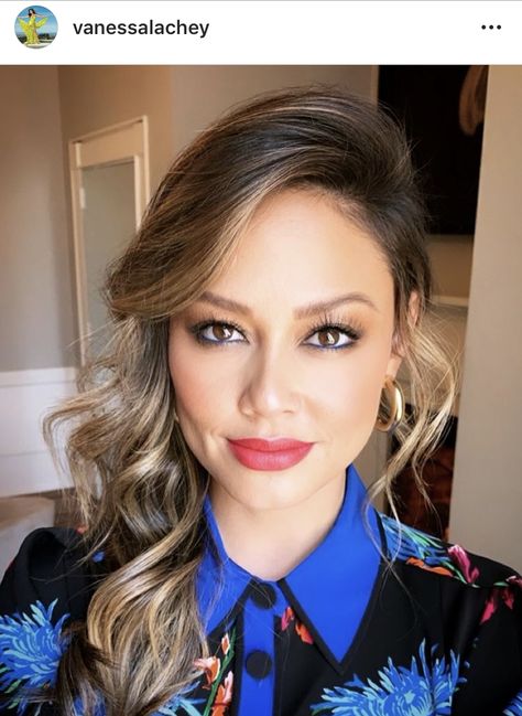 Vanessa Lachey Vanessa Lachey Hair, Vanessa Minnillo, Vanessa Lachey, Guy Tang, Colored Curly Hair, Dark Brown Hair Color, Manic Panic, Very Short Hair, Flawless Face