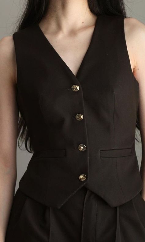 Waistcoat Outfit Women, Vest Top Outfits, Black Vest Outfit, Women Waistcoat, Waistcoat Outfit, Vest Outfits For Women, Looks Kate Middleton, Old Money Outfit, Money Outfit