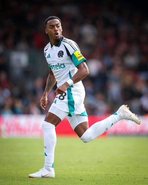 Joe Willock in action with a pair of Nike Mercurial Vapor 12 “2018 World Cup” supplied by us @bootsplug 😮‍💨 Joe Willock, Nike Mercurial, World Cup, Nike, Quick Saves