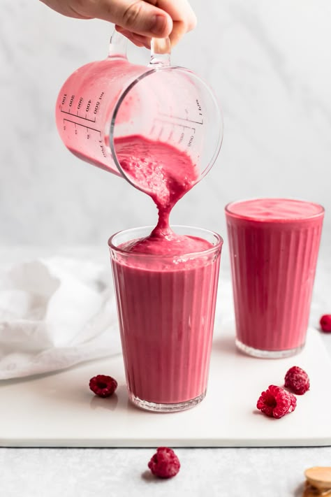 Enjoy a healthy twist on a childhood classic with this creamy, protein-packed peanut butter and jelly smoothie! It's made without banana and blended up with raspberries, strawberries, collagen peptides, and all natural peanut butter. Perfect for your post workout breakfast or snack! Peanut Butter Jelly Smoothie, Peanut Butter And Jelly Smoothie, Banana Bread Healthy, Post Workout Breakfast, Workout Breakfast, Pudding Banana, Muffins Banana, Smoothie Shop, Sweet Potato Cinnamon