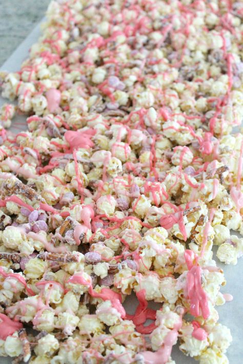 Salty, Sweet, Pink Chocolate Party Popcorn! - The House of Smiths Party Popcorn Recipe, Pink Party Foods, Valentines Recipes, Crispy Snacks, Class Mom, Pastel Desserts, White Chocolate Popcorn, Party Popcorn, Melted White Chocolate