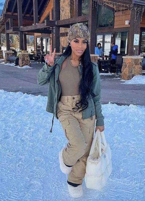 Cabin Trip Outfit, Snow Outfits For Women, Cabin Outfit, Ski Trip Outfit, Colorado Outfits, Winter Fashion Outfits Casual, Snow Outfit, Bear Outfits, Skiing Outfit