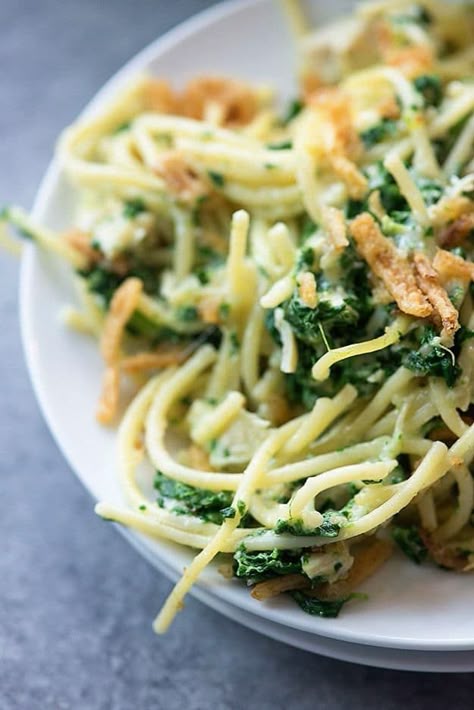 This monterey chicken spaghetti is packed with spinach and monterey jack cheese for a new chicken casserole recipe the whole family will love. Monterey Chicken Spaghetti, Monterey Chicken, Buns In My Oven, Chicken Spaghetti Casserole, Chicken Casserole Recipe, Chicken Spaghetti Recipes, Chicken Spaghetti, Monterey Jack, Monterey Jack Cheese