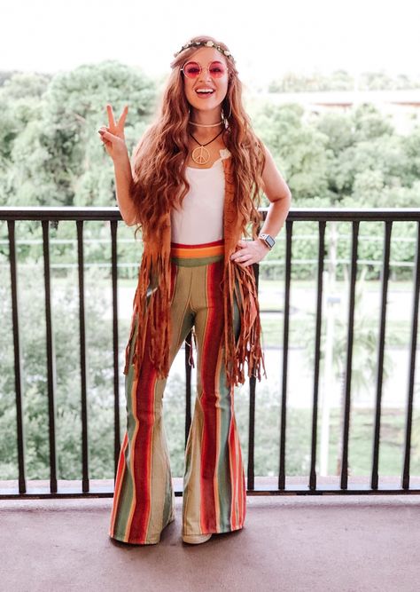 Easy and affordable costume for a decades party ! 80s Hippie Outfits, Hippie Carnaval, 70s Hippie Outfits, Hippie Costume Diy, Moda Z Lat 70., Hippie Outfits 70s, 70s Outfits Ideas, Disfarces Halloween, Mode Disco