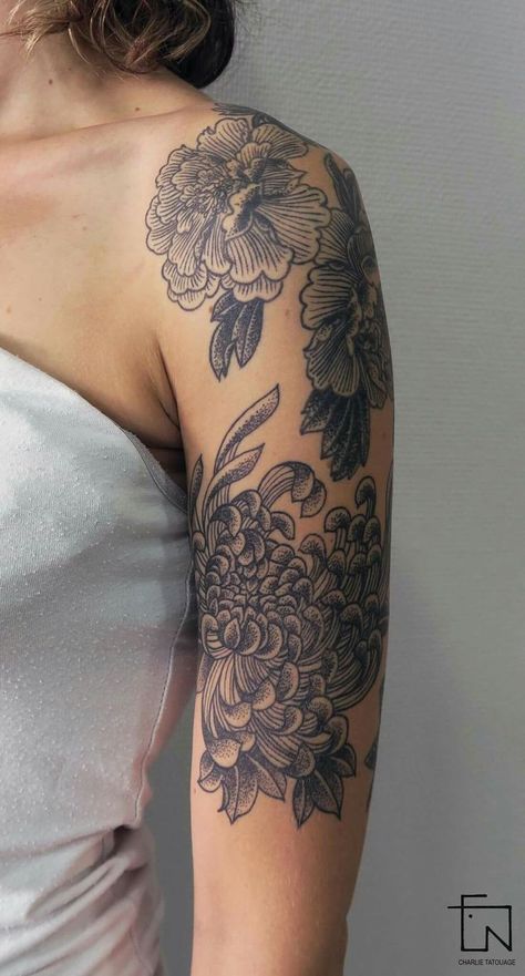 Front Shoulder Tattoos, Backpiece Tattoo, Christian Tattoo, Yang Tattoo, Chrysanthemum Tattoo, Dibujos Tattoo, Elbow Tattoos, More Feminine, Geniale Tattoos