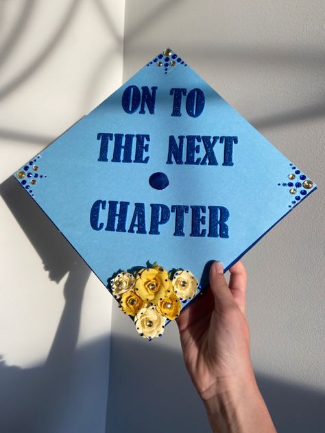 Grad Cap Ideas Middle School, Graduation Cap Ideas Simple, Middle School Cap Decoration, Graduation Cap Designs 8th Grade Girl, 8th Grade Graduation Cap Designs, 5th Grade Graduation Cap Ideas, Graduation Middle School 8th Grade, Cap Decoration Graduation Middle School, Simple Grad Cap Ideas High School