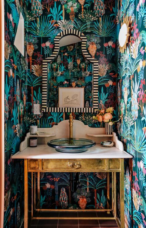 Is maximalism or minimalism in style in 2023? Jungle Art Wallpaper, Funky Guest Bathroom, Miami Decor Interior Design, Casa Casuarina, Maximalist Bathroom, Phoenix Wallpaper, Justina Blakeney, Art Deco Bathroom, Green Ground