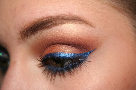 Copper and Blue liner eye look! Created by myself:) Copper Eyeshadow, Copper And Blue, Blue Liner, Mermaid Vibes, Makeup Artistry, Eye Look, Gold Eyes, Cat Eyes, Artistry Makeup