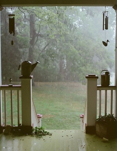 13 porches that will inspire you to spend your summer lounging - Cottage Life Diy Wine Glass Holder, Wine Glass Holder Diy, Rain On The Roof, Corn And Poblano, Shaved Asparagus, Southern Sweet Tea, Buttermilk Cake, Cake With Strawberry, Doc Brown