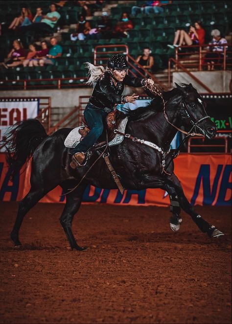 Black Horse Western, Black Barrel Horse, Horses Barrel Racing, Barrel Racer Aesthetic, Barrel Racing Aesthetic, Barrel Racing Photos, Barrel Racing Photography, Rodeo Aesthetic, Rodeo Photography